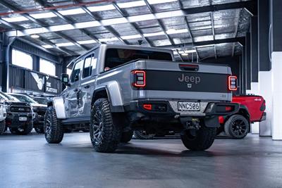 2021 Jeep Gladiator - Thumbnail