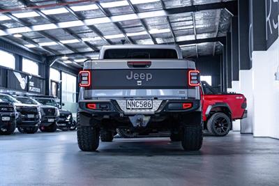 2021 Jeep Gladiator - Thumbnail