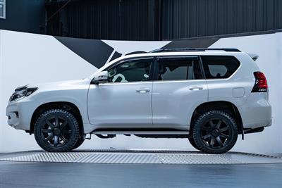 2017 Toyota Landcruiser Prado - Thumbnail