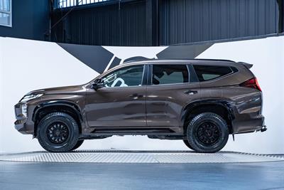 2020 Mitsubishi Pajero Sport - Thumbnail