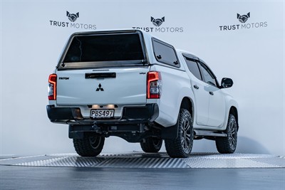 2022 Mitsubishi Triton - Thumbnail