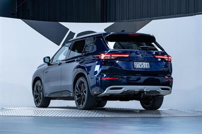 2022 Mitsubishi Outlander - Thumbnail