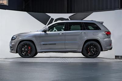 2018 Jeep Grand Cherokee - Thumbnail