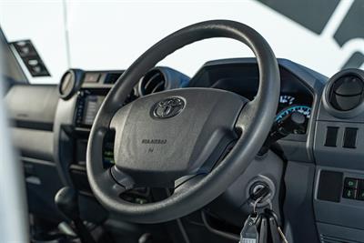2023 Toyota Landcruiser - Thumbnail