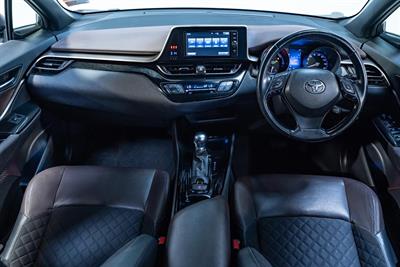 2017 Toyota C-HR - Thumbnail