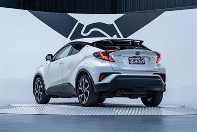 2017 Toyota C-HR - Thumbnail