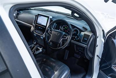 2015 Toyota Landcruiser - Thumbnail