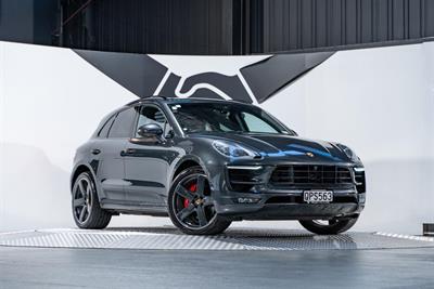 2017 Porsche Macan - Thumbnail