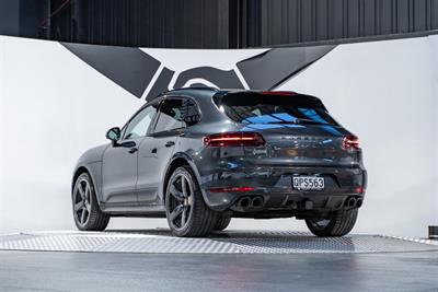 2017 Porsche Macan - Thumbnail