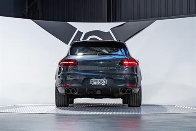 2017 Porsche Macan - Thumbnail