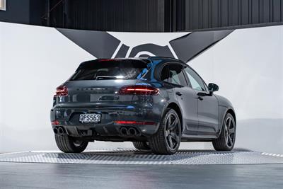 2017 Porsche Macan - Thumbnail