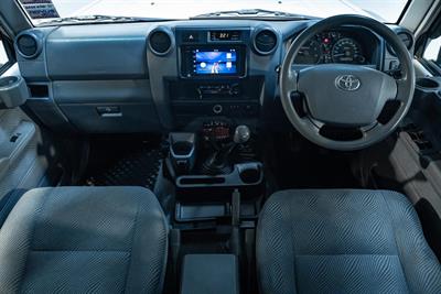 2011 Toyota Landcruiser - Thumbnail