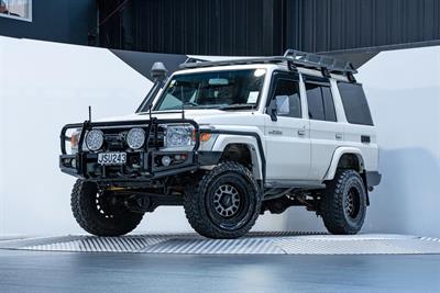 2011 Toyota Landcruiser - Thumbnail