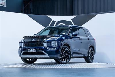 2022 Mitsubishi Outlander - Thumbnail