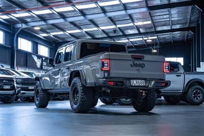 2020 Jeep Gladiator - Thumbnail