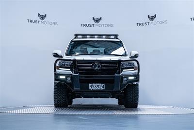 2020 Toyota Landcruiser - Thumbnail