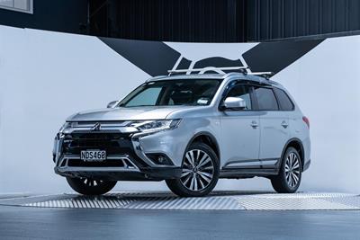 2020 Mitsubishi Outlander - Thumbnail