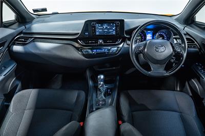 2017 Toyota C-HR - Thumbnail