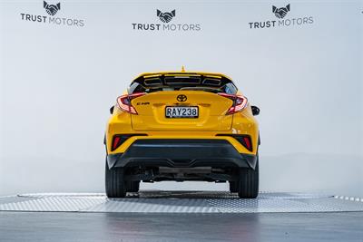 2017 Toyota C-HR - Thumbnail