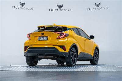 2017 Toyota C-HR - Thumbnail