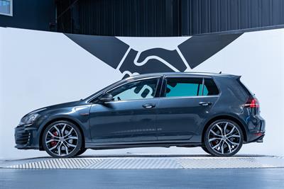 2014 Volkswagen Golf - Thumbnail