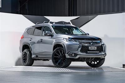 2018 Mitsubishi Pajero Sport - Thumbnail