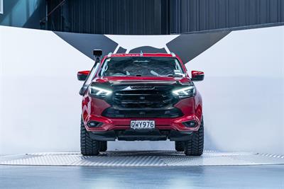 2022 Isuzu MU-X - Thumbnail