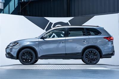 2020 Mitsubishi Outlander - Thumbnail