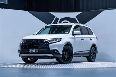 2016 Mitsubishi Outlander - Thumbnail