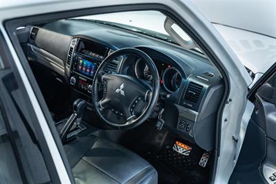 2018 Mitsubishi Pajero - Thumbnail