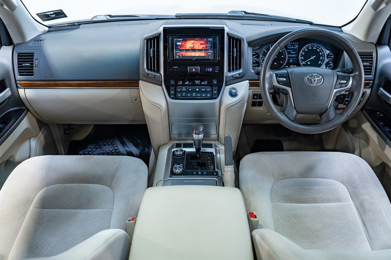 2018 Toyota Land Cruiser