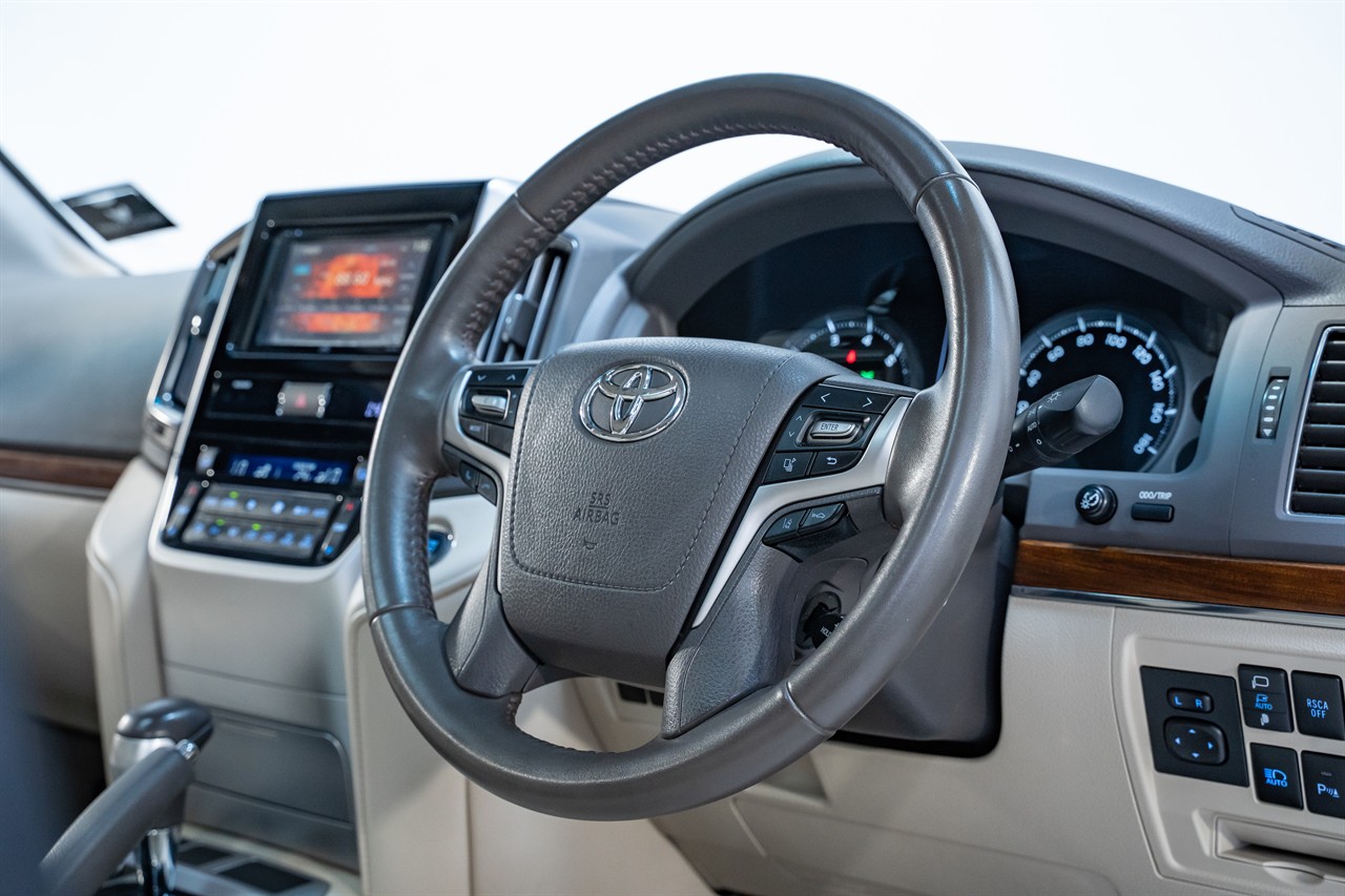 2018 Toyota Land Cruiser