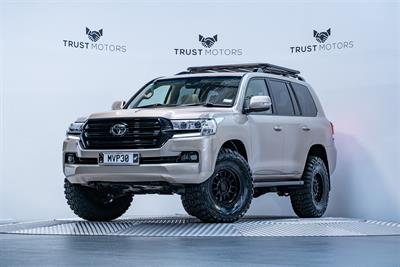 2018 Toyota Land Cruiser - Thumbnail