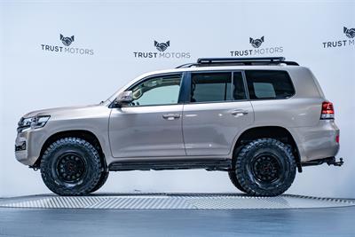 2018 Toyota Land Cruiser - Thumbnail