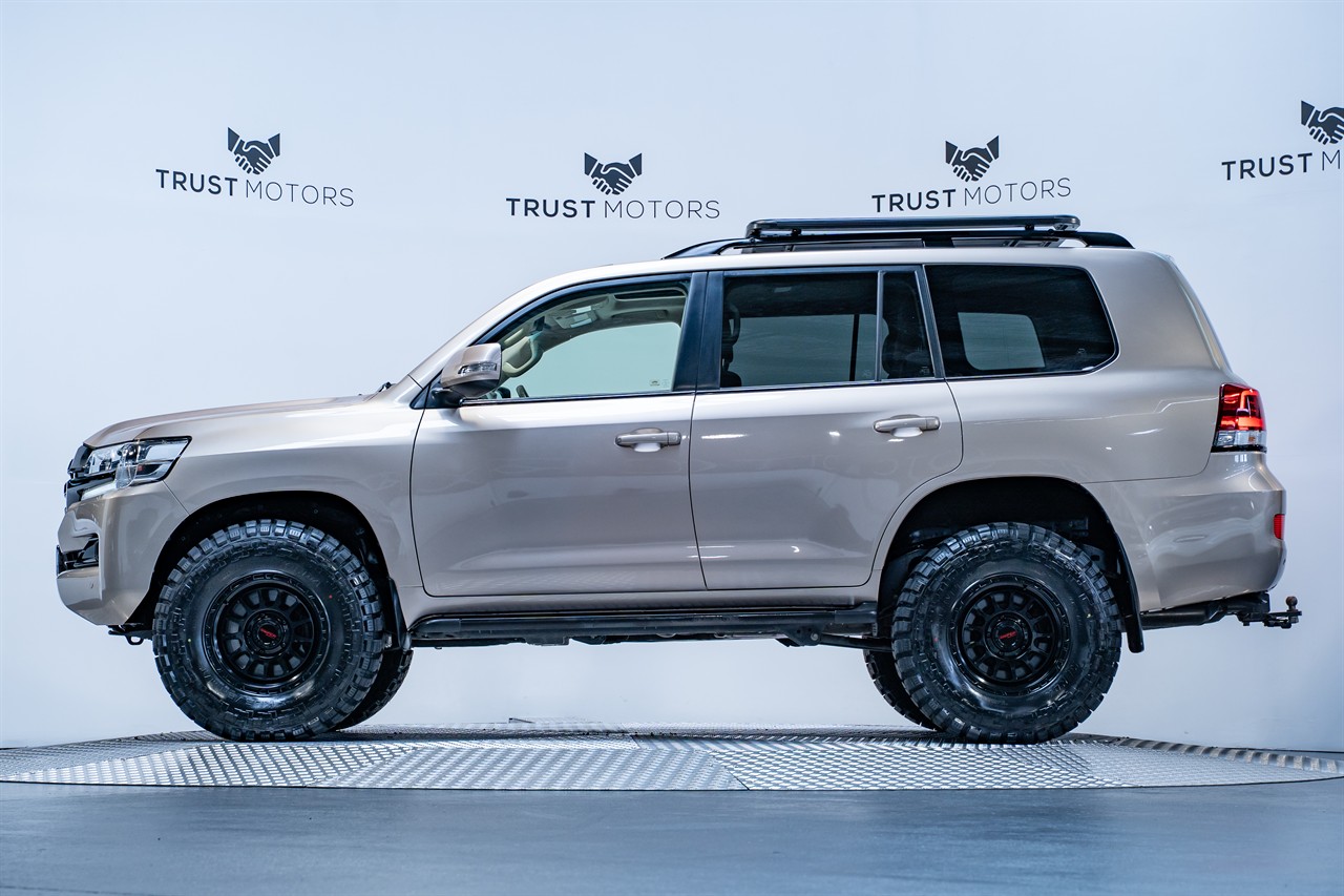 2018 Toyota Land Cruiser