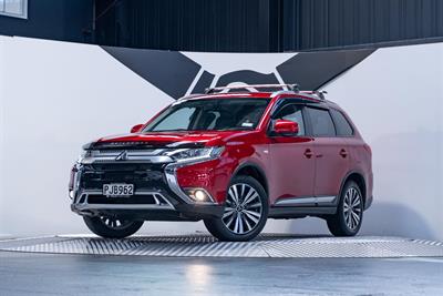 2022 Mitsubishi Outlander - Thumbnail