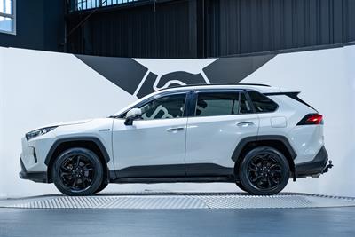 2020 Toyota Rav4 - Thumbnail