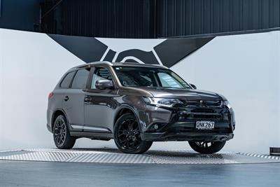 2017 Mitsubishi Outlander - Thumbnail