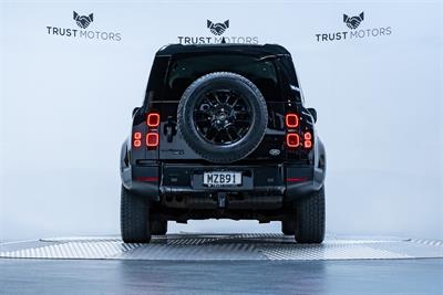 2020 Land Rover Defender - Thumbnail