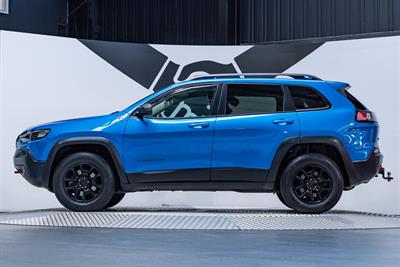 2018 Jeep Cherokee - Thumbnail