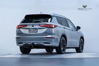 2021 Mitsubishi Outlander - Thumbnail