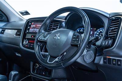 2019 Mitsubishi Outlander - Thumbnail