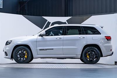 2020 Jeep Grand Cherokee - Thumbnail