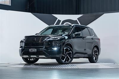 2021 Mitsubishi Outlander - Thumbnail