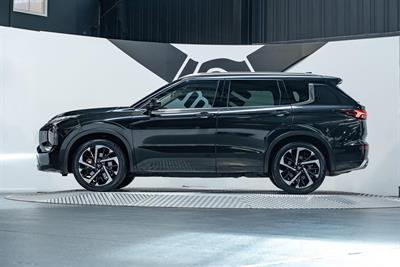 2021 Mitsubishi Outlander - Thumbnail