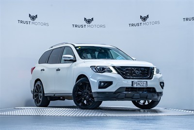 2018 Nissan Pathfinder - Thumbnail