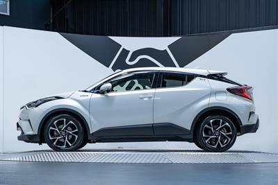 2017 Toyota C-HR - Thumbnail