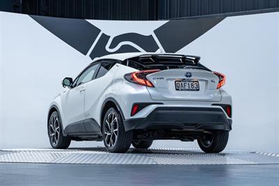 2017 Toyota C-HR - Thumbnail