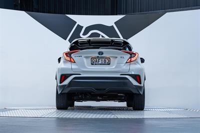 2017 Toyota C-HR - Thumbnail