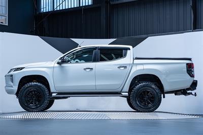 2022 Mitsubishi Triton - Thumbnail